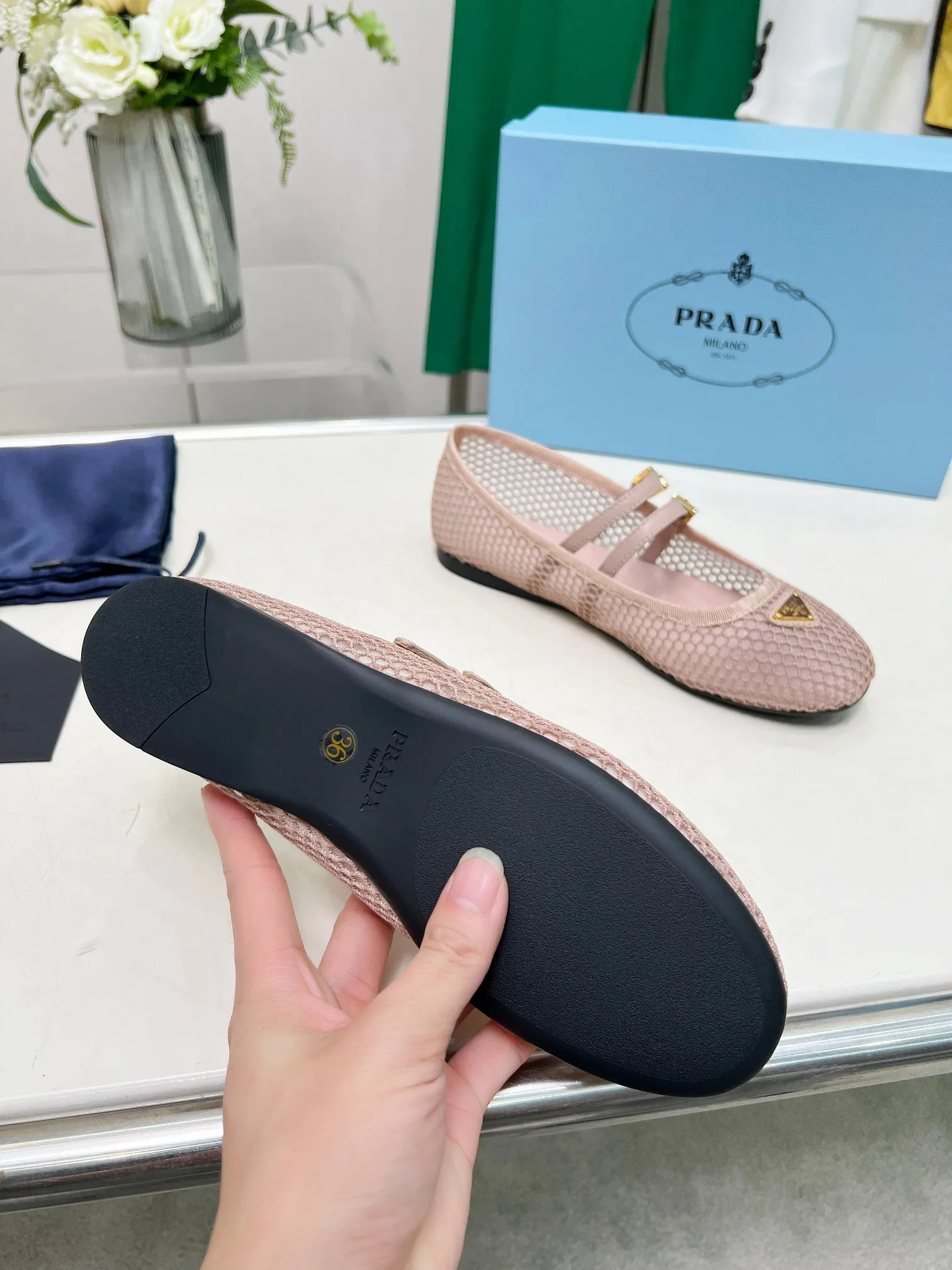 👟👟Ex-factory price 520👟👟 PRADA💝💝25ss💯💯💯New British style dancing shoes Small leather loafers - retro fashion classic items New products created at the first major show of Paris Fashion Week Inspirations are cleverly combined by the D chief designer on the perfect shoe shape. Matched with brand buckles, it is more fashionable. Upper: imported rhombus lining: cowhide lining sole: original [Fireworks][Fireworks] 1:1 molded foam sole Size: 35-41 yards